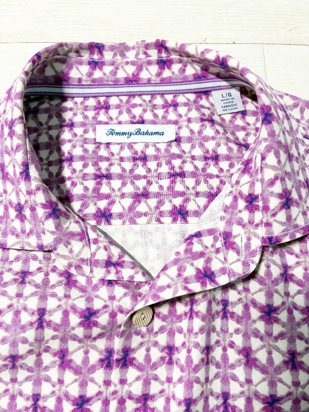 Tommy Bahama Melbourne Mosaic Camp Shirt 100% Silk (Style ST325745) Size Large